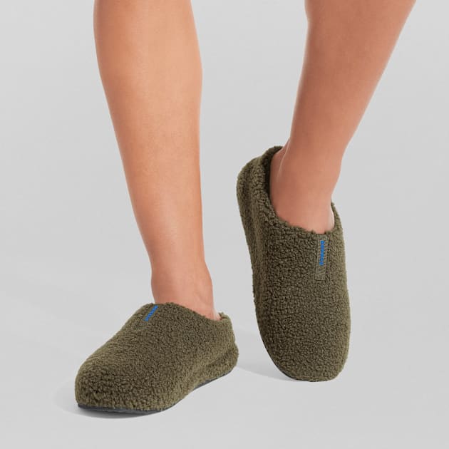 B and m mens slippers store